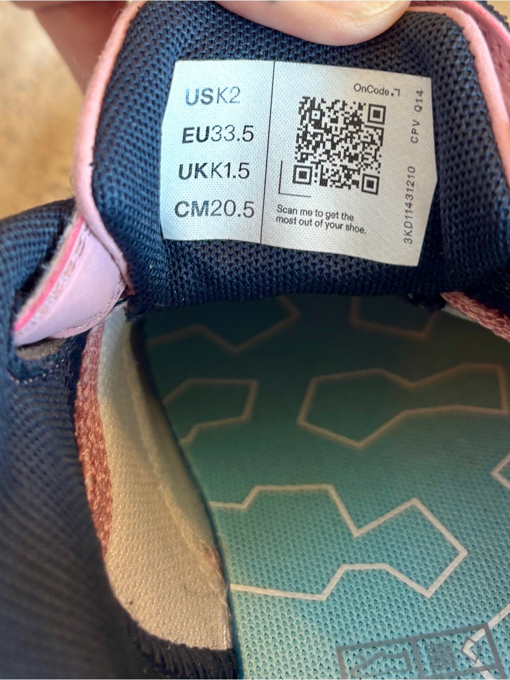 On Running Cloud Play Kids Pink and Navy Lace-Up Velcro Sneakers great condition - Picture 10 of 11